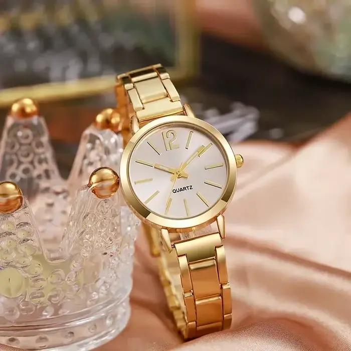 Montre-bracelet quartz analogique pour femme avec bracelet en alliage, design luxueux et finitions soignées pour toutes les occasions élégantes