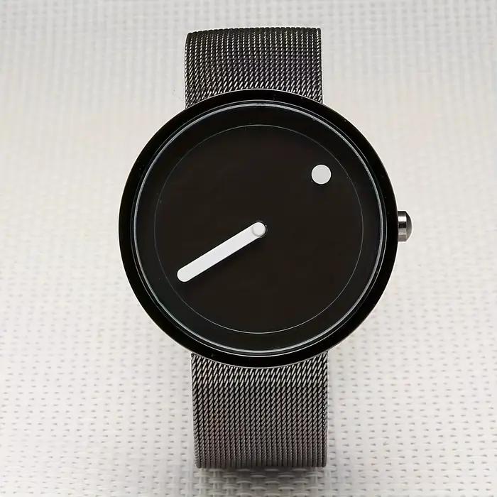 Montre au design minimaliste à pois avec une valeur esthétique élevée