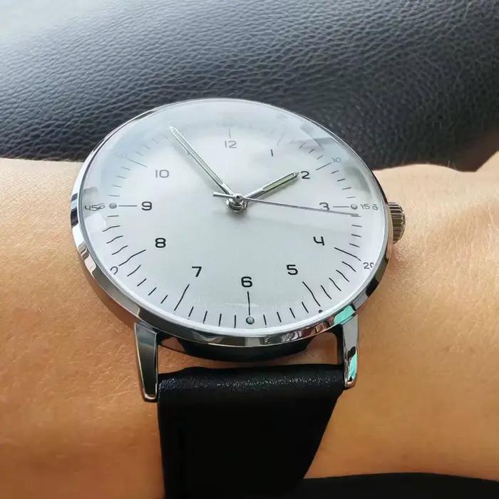 Montre-bracelet mécanique antique unisexe avec mouvement automatique verre bombé vintage design résistant à l'eau pour homme femme occasions spéciales