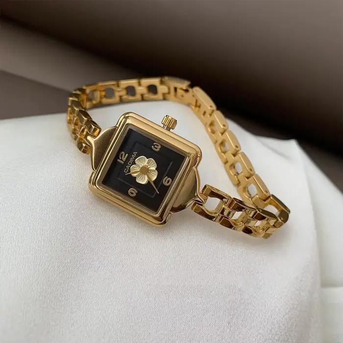 Nouvelle montre pour femme vintage noir or camélia chaîne lumière luxe à la mode carré haut de gamme
