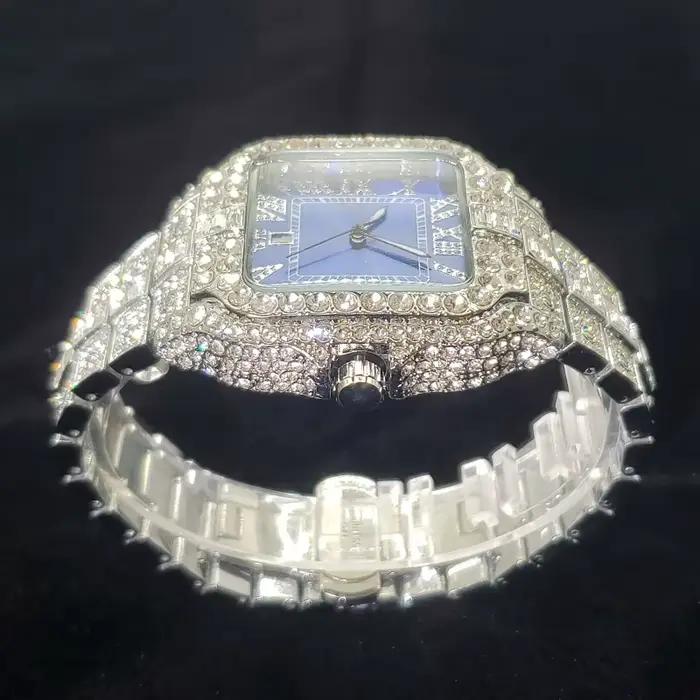 Montre en acier inoxydable de luxe pour homme avec mouvement Quartz, résistance à l'eau, affichage lumineux et fermoir caché à bouton-poussoir pour différentes occasions