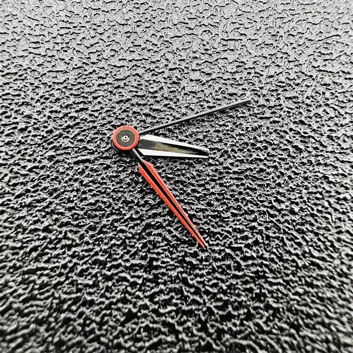 Aiguilles de montre noires et rouges pour mouvement NH35/NH36/4R/7S