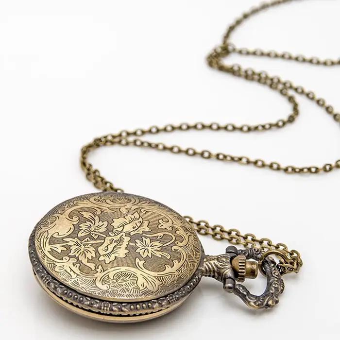 Montre de poche vintage avec gravure d’aigle