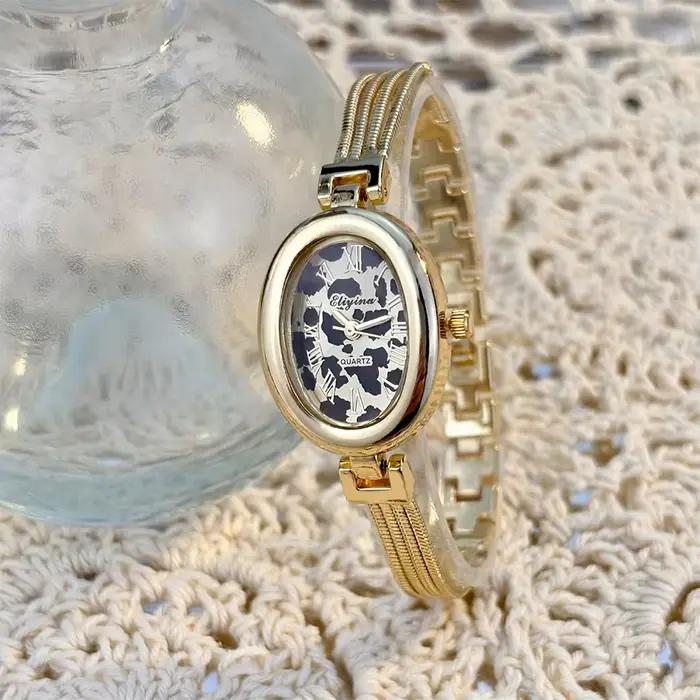 Montre ovale élégante à franges : un trésor vintage délicat pour femmes
