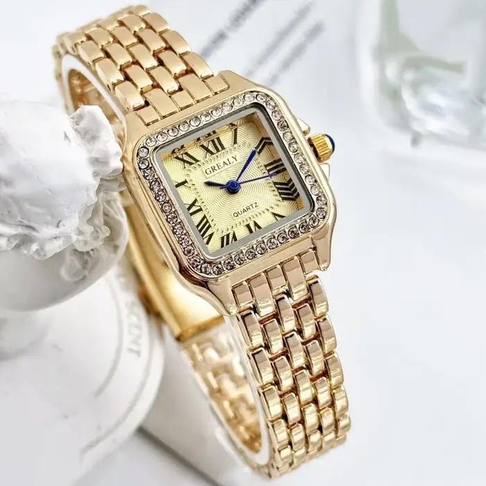 Montre en acier inoxydable carrée avec affichage en chiffres romains pour femmes occasions spéciales élégante à offrir