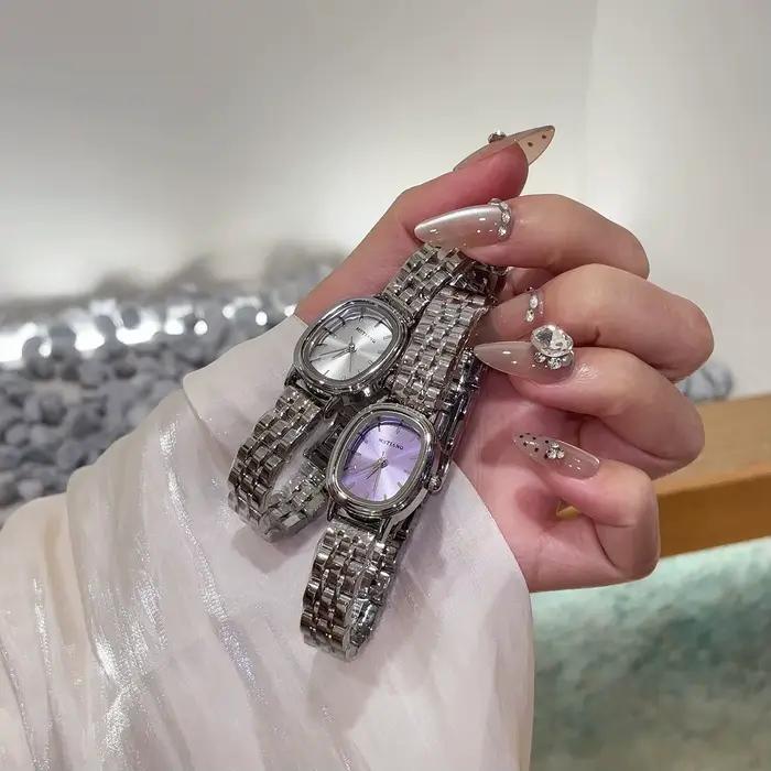 Montre étudiante petite bande d'acier sucrière élégante pour homme et femme styles modernes occasions quotidiennes