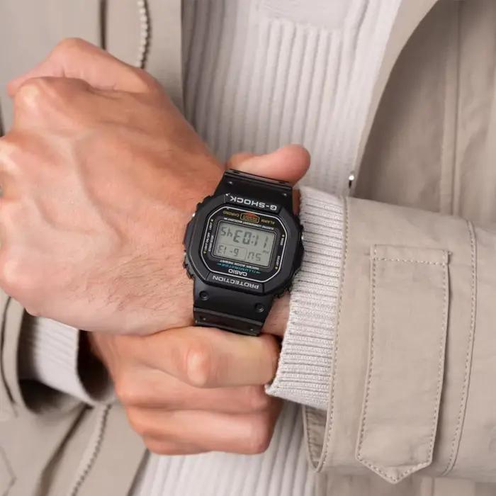 Montre numérique CASIO DW-5600UE