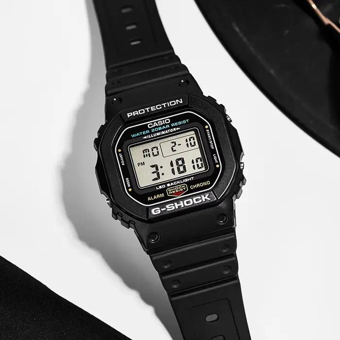 Montre numérique CASIO DW-5600UE