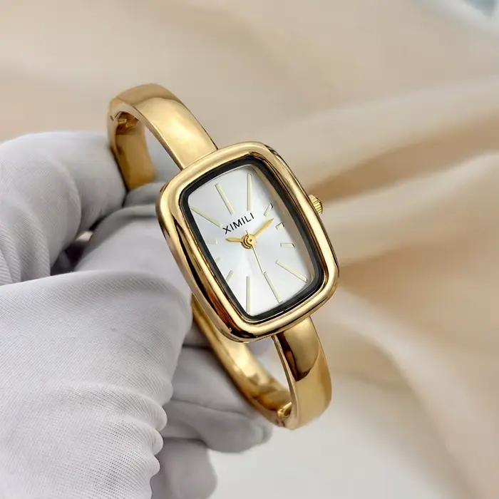 Montre tendance pour femmes : Montre à bracelet avec cadran rectangulaire, minimaliste, chic, modern
