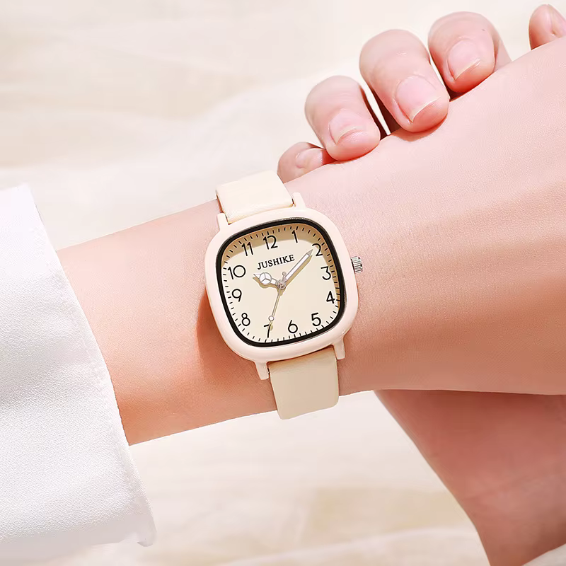 Petite montre carrée pour femme, montre à quartz carrée simple à petit cadran