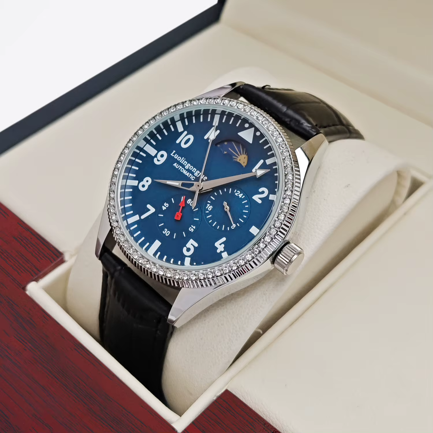 Montre mécanique haut de gamme pour hommes d'affaires avec un design ajouré, montre pour hommes haut
