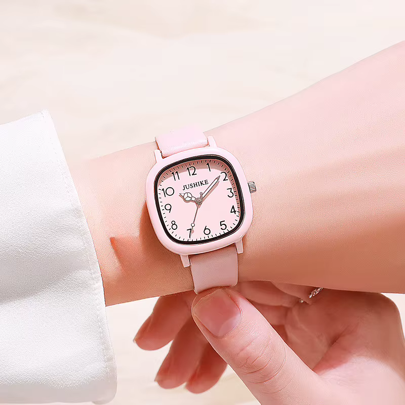 Petite montre carrée pour femme, montre à quartz carrée simple à petit cadran
