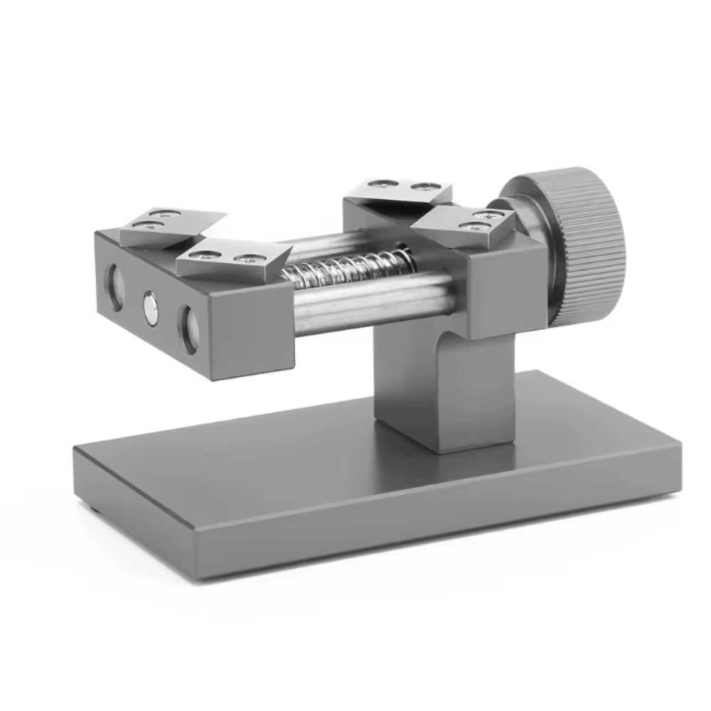 Outil d'entretien et de réparation pour montres : Ouvre-baquet à 4 lames rondes